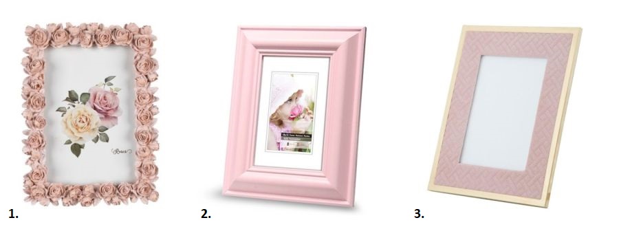 Różowe dodatki do domu - ramki na zdjęcia w różowej oprawie.
